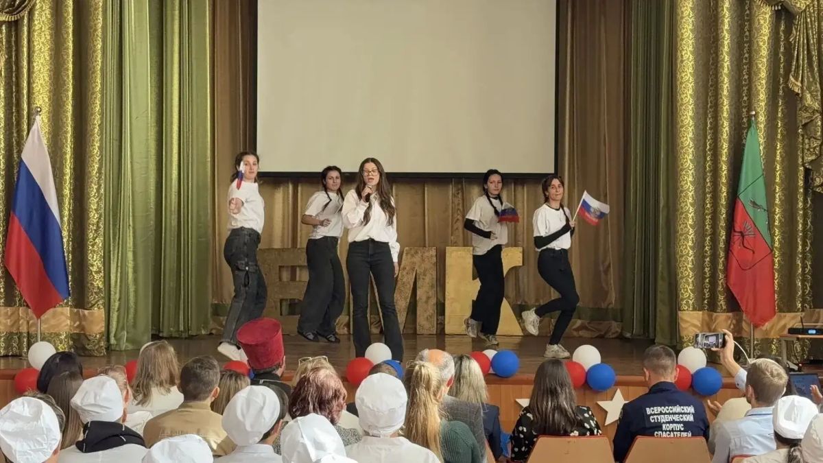 В Бердянском медколледже прошел праздник в честь Дня учителя и Дня среднего профессионального орбразования В Бердянском медколледже прошел праздник в честь Дня учителя и Дня среднего профессионального орбразования