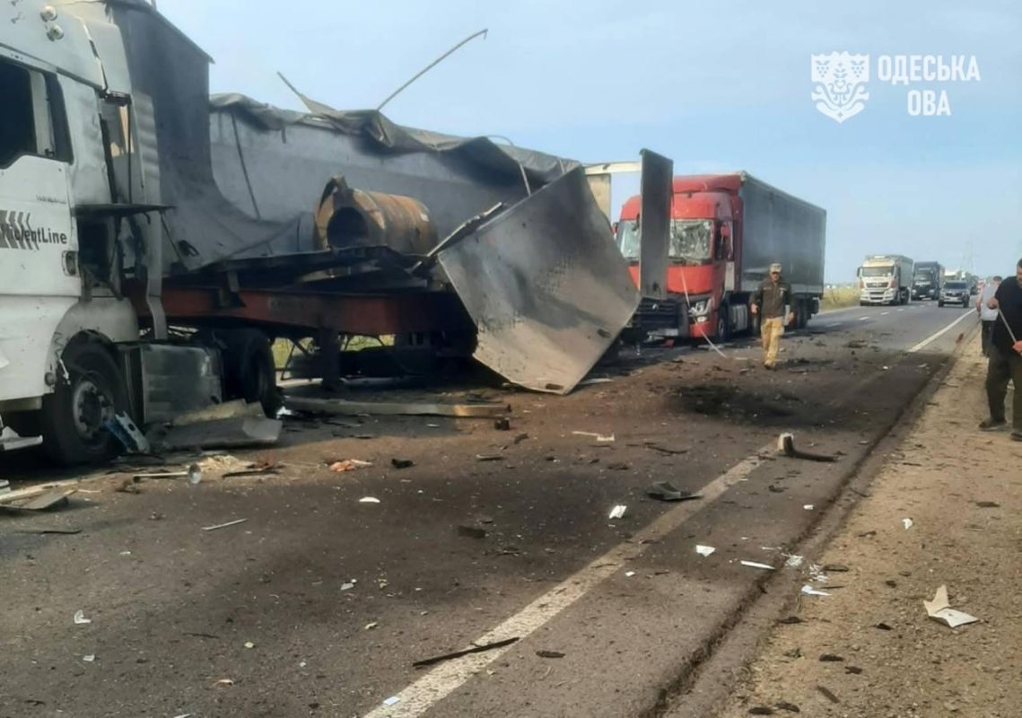 В Одесской области на трассе Были поражены несколько фур