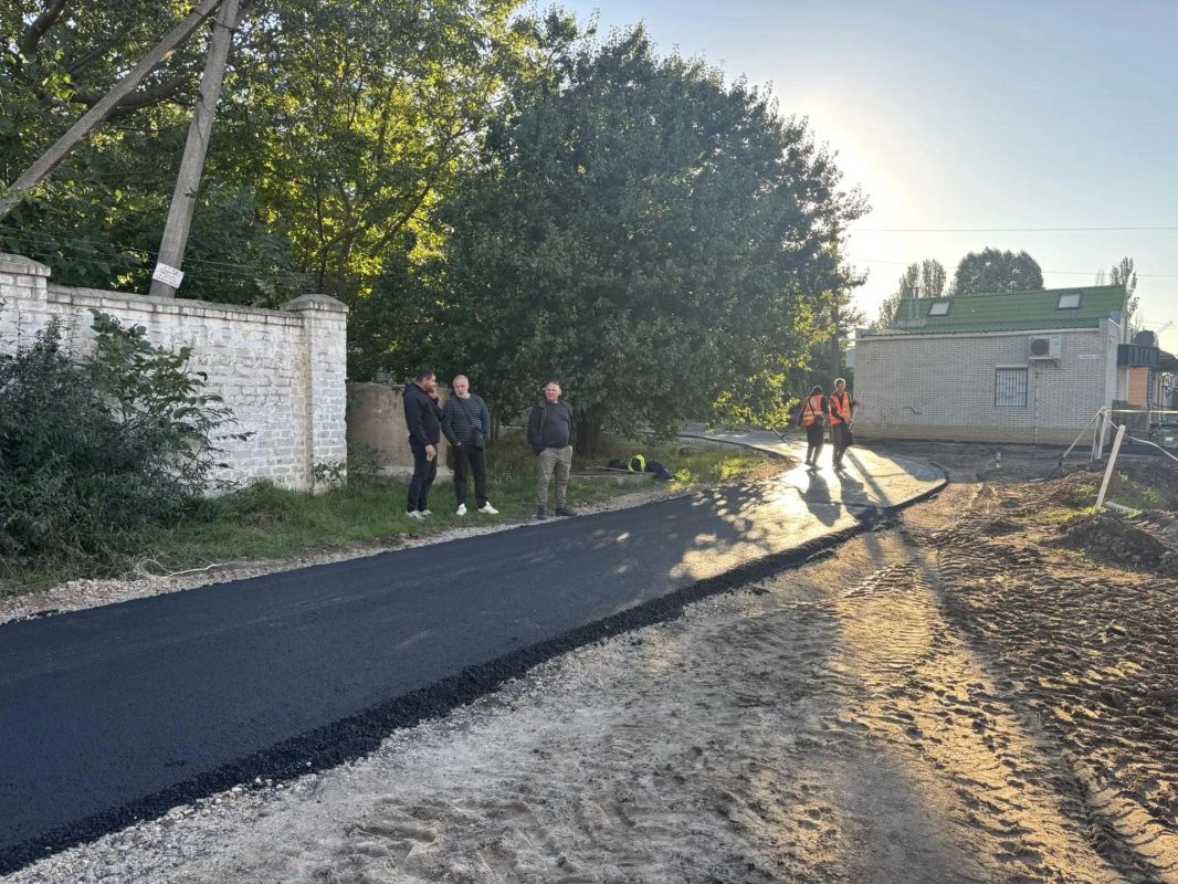 Вслед за новыми водопроводами – новые асфальтовые дорожки Вслед за новыми водопроводами – новые асфальтовые дорожки