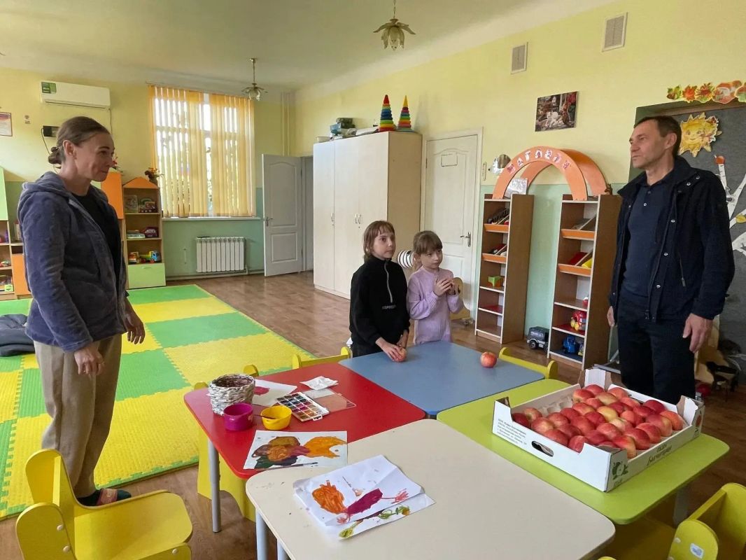 ГБУ «Комплексный центр социального обслуживания населения» Министерства труда и социальной политики Запорожской области выражает искреннюю благодарность депутату Государственной Думы Российской Федерации от Запорожской... ГБУ «Комплексный центр социального обслуживания населения» Министерства труда и социальной политики Запорожской области выражает искреннюю благодарность депутату Государственной Думы Российской Федерации от Запорожской...