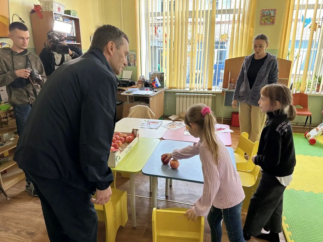 ГБУ «Комплексный центр социального обслуживания населения» Министерства труда и социальной политики Запорожской области выражает искреннюю благодарность депутату Государственной Думы Российской Федерации от Запорожской... ГБУ «Комплексный центр социального обслуживания населения» Министерства труда и социальной политики Запорожской области выражает искреннюю благодарность депутату Государственной Думы Российской Федерации от Запорожской...