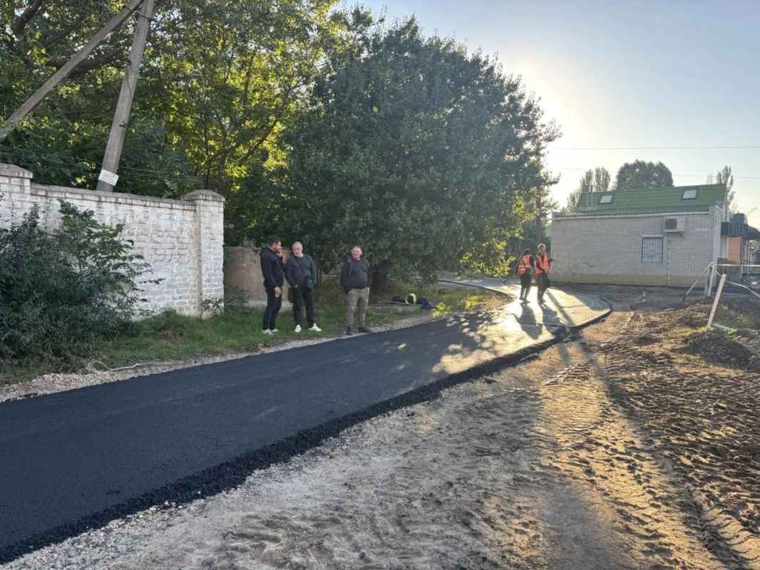 Вслед за новыми водопроводами – новые асфальтовые дорожки Вслед за новыми водопроводами – новые асфальтовые дорожки