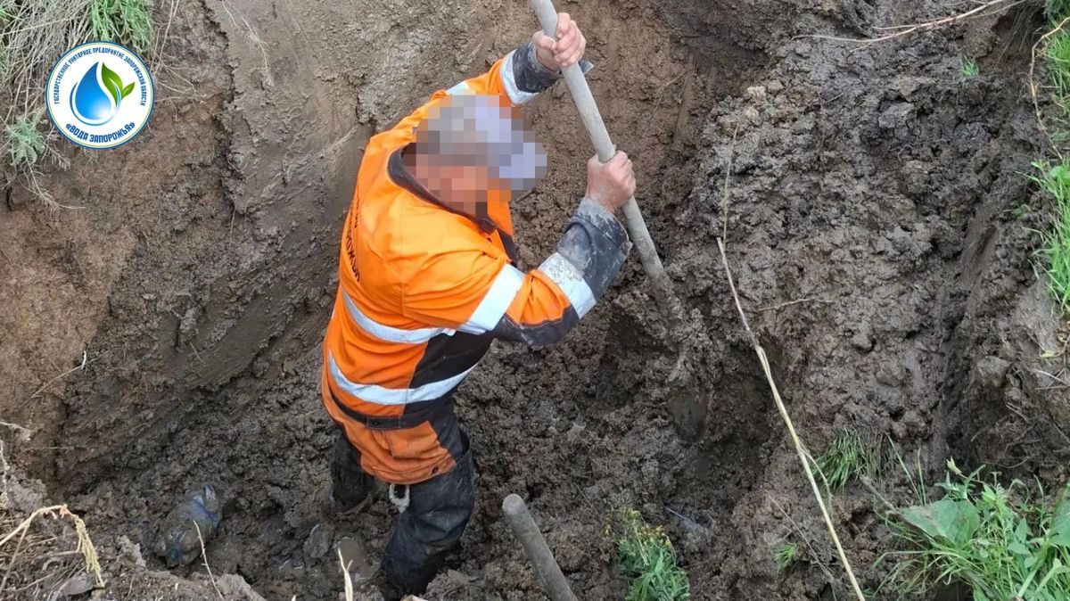 Специалисты филиала «Мелитопольское ПУВКХ» ГУП ЗО «Вода Запорожья» завершили работы по устранению порыва в посёлке городского типа Акимовка на улице Заречной Специалисты филиала «Мелитопольское ПУВКХ» ГУП ЗО «Вода Запорожья» завершили работы по устранению порыва в посёлке городского типа Акимовка на улице Заречной