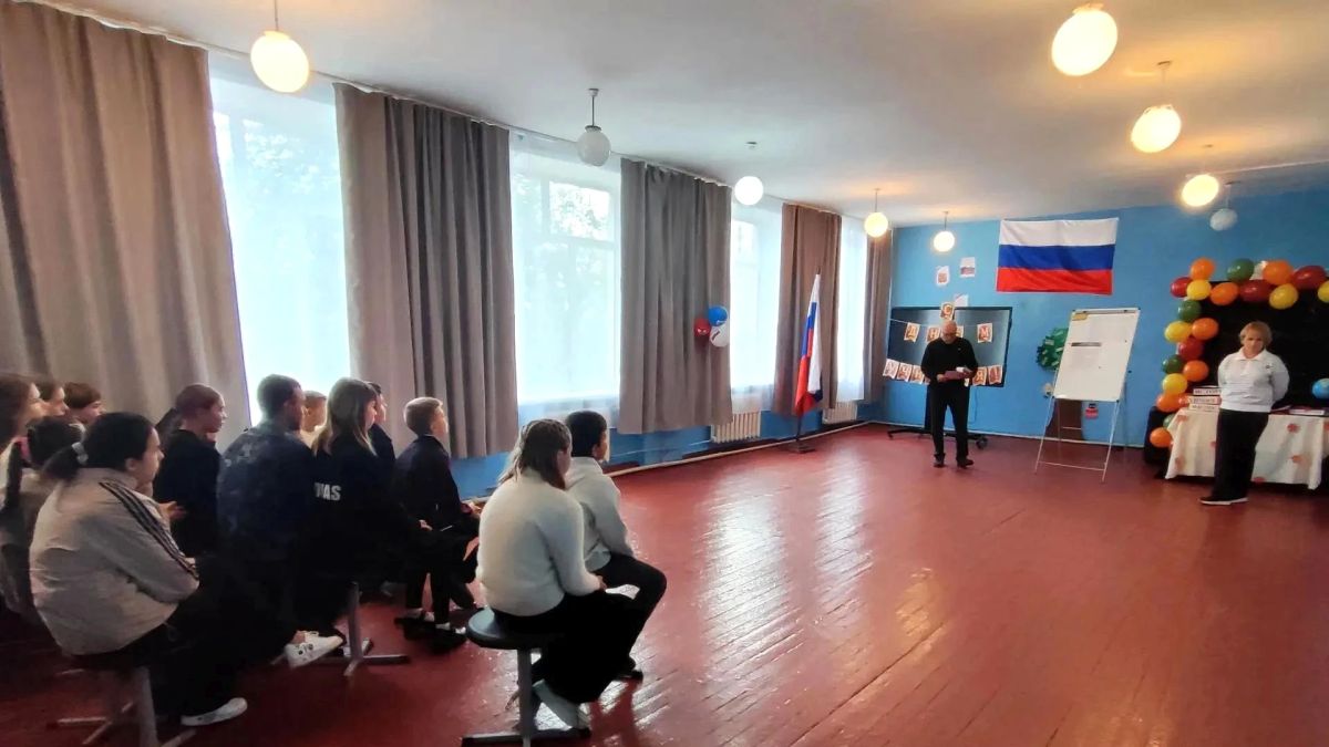 Специалисты Администрации провели профилактическое занятие со школьниками Старобогдановки Специалисты Администрации провели профилактическое занятие со школьниками Старобогдановки