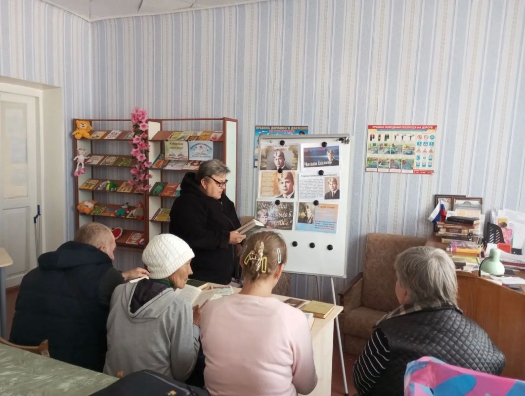 «Отговорила роща золотая»: в библиотеке села Николаевка прошел литературный час к дню рождения Сергея Есенина «Отговорила роща золотая»: в библиотеке села Николаевка прошел литературный час к дню рождения Сергея Есенина