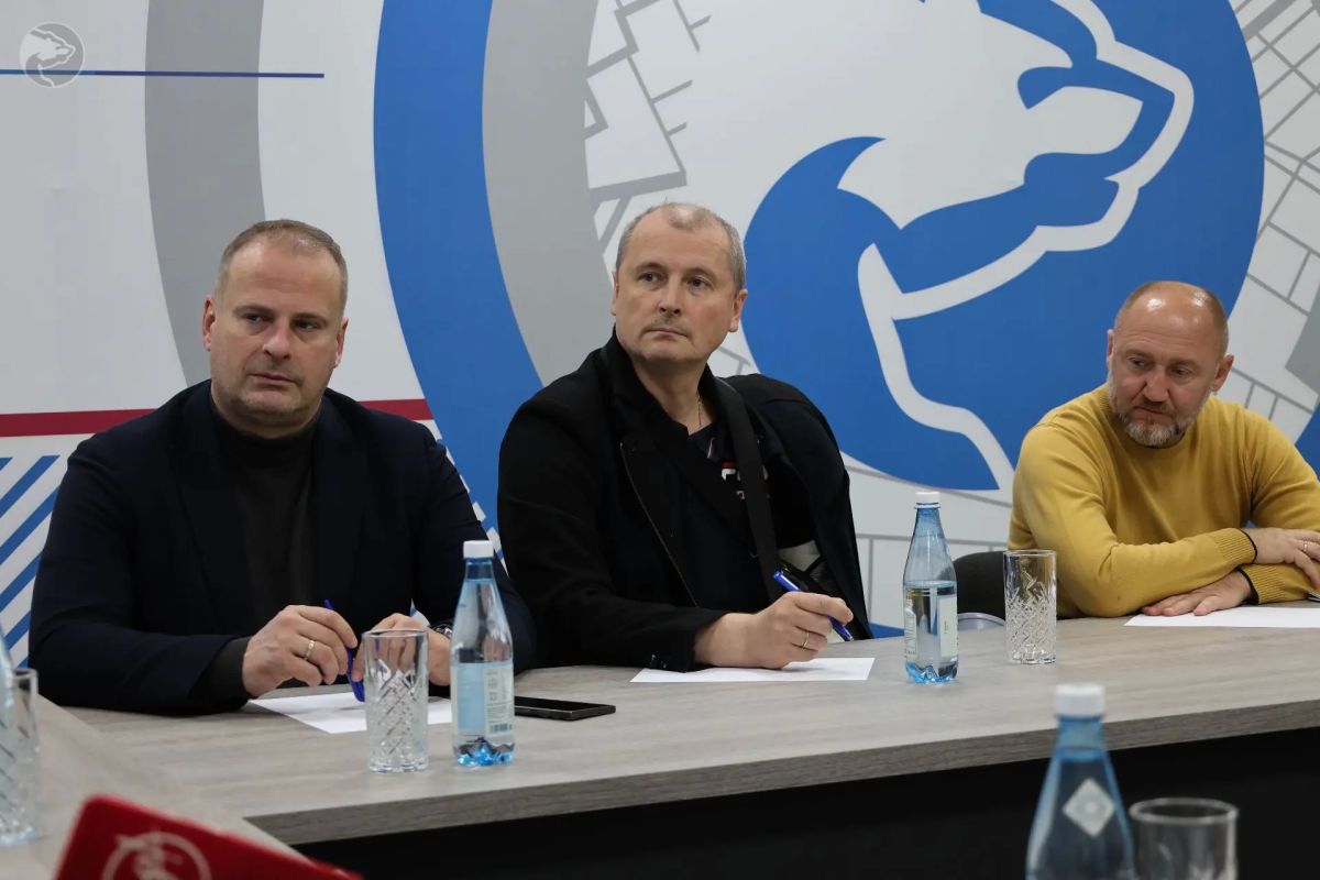 Депутат Госдумы Алексей Тихомиров встретился с фракцией Единой России в региональном Заксобрании Депутат Госдумы Алексей Тихомиров встретился с фракцией Единой России в региональном Заксобрании