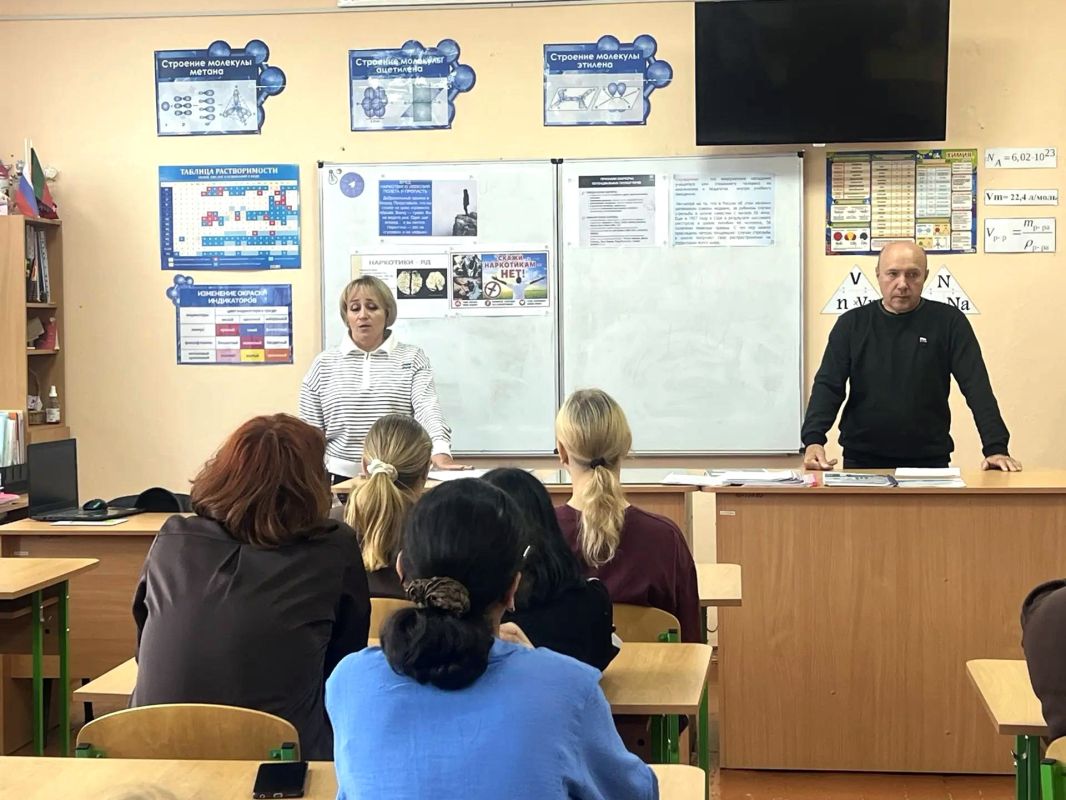 Специалисты Администрации встретились со школьниками Плодородного
