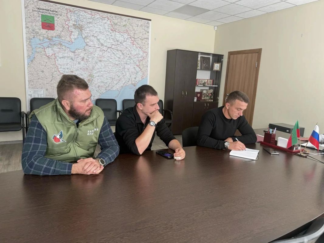 В Мелитополе руководитель следственного управления СК России по Запорожской области провел рабочую встречу с представителями Народного фронта В Мелитополе руководитель следственного управления СК России по Запорожской области провел рабочую встречу с представителями Народного фронта