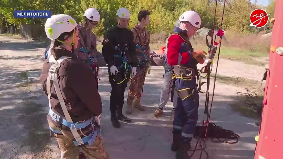 В Мелитополе состоялся слёт дружинников, на котором ребят учили спасать жизни и оказывать помощь в нестандартных ситуациях