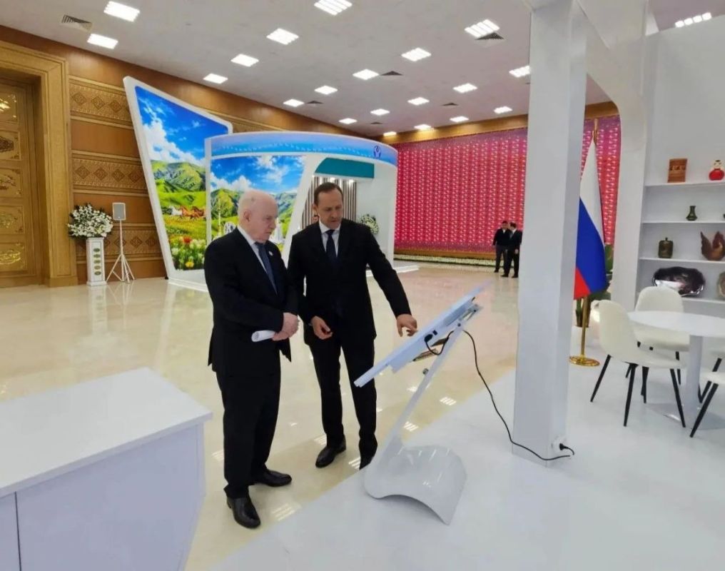 Руководитель Росреестра Олег Скуфинский в составе российской делегации под руководством Президента Российской Федерации Владимира Путина принял участие в мероприятиях заседания Совета глав государств СНГ в Туркменистане... Руководитель Росреестра Олег Скуфинский в составе российской делегации под руководством Президента Российской Федерации Владимира Путина принял участие в мероприятиях заседания Совета глав государств СНГ в Туркменистане...