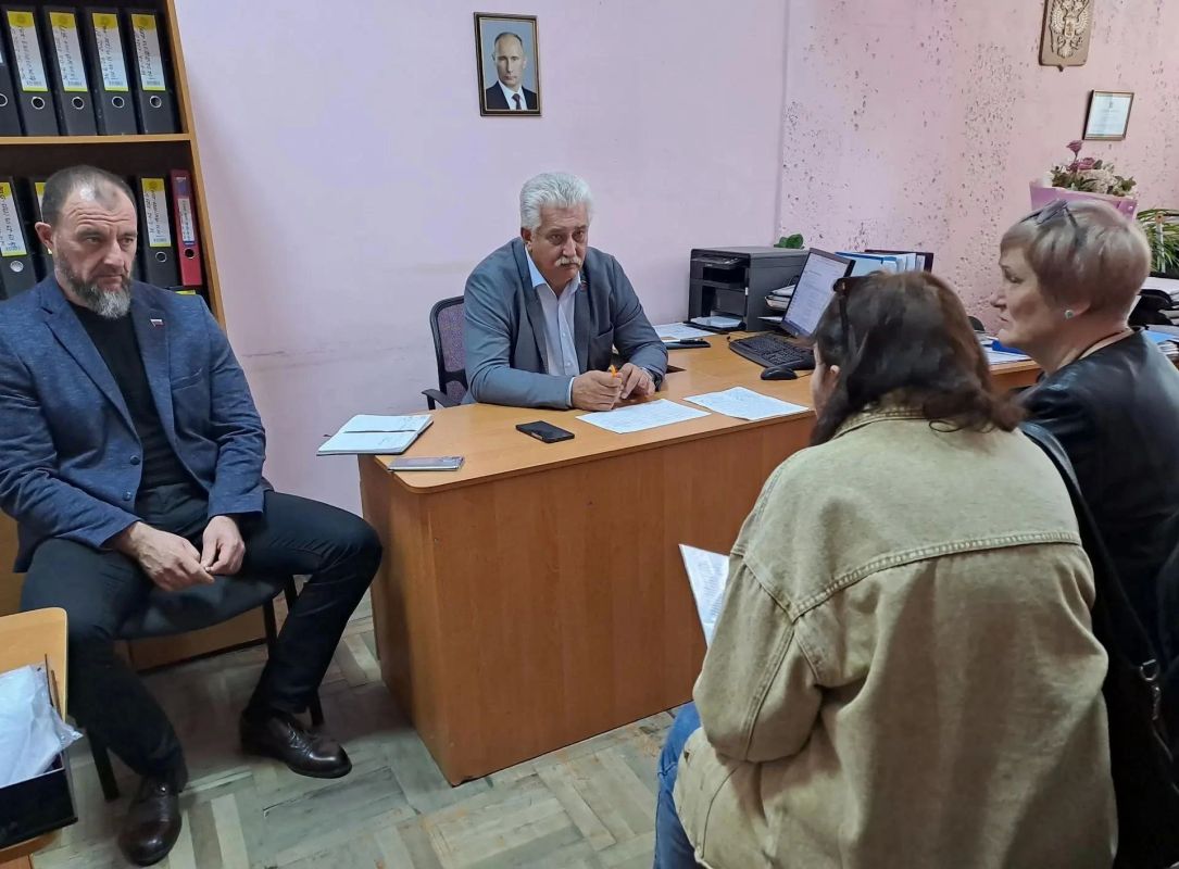 Глава Бердянска Андрей Ковганко: Энергетики делают все возможное для стабилизации ситуации с электроснабжением Бердянска и всей области Глава Бердянска Андрей Ковганко: Энергетики делают все возможное для стабилизации ситуации с электроснабжением Бердянска и всей области