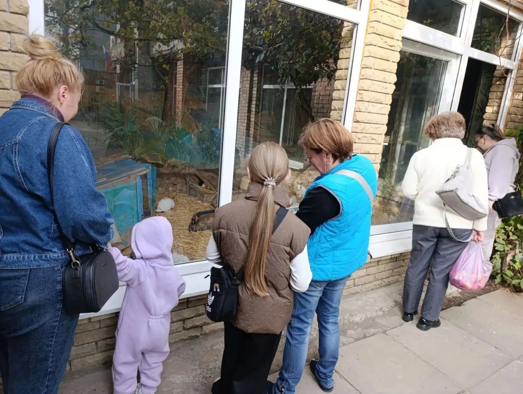 ГБУ «Комплексный центр социального обслуживания населения» Министерства труда и социальной политики Запорожской области, отделение социальной помощи семьям с детьми обособленного подразделения г. Бердянск совместно с... ГБУ «Комплексный центр социального обслуживания населения» Министерства труда и социальной политики Запорожской области, отделение социальной помощи семьям с детьми обособленного подразделения г. Бердянск совместно с...