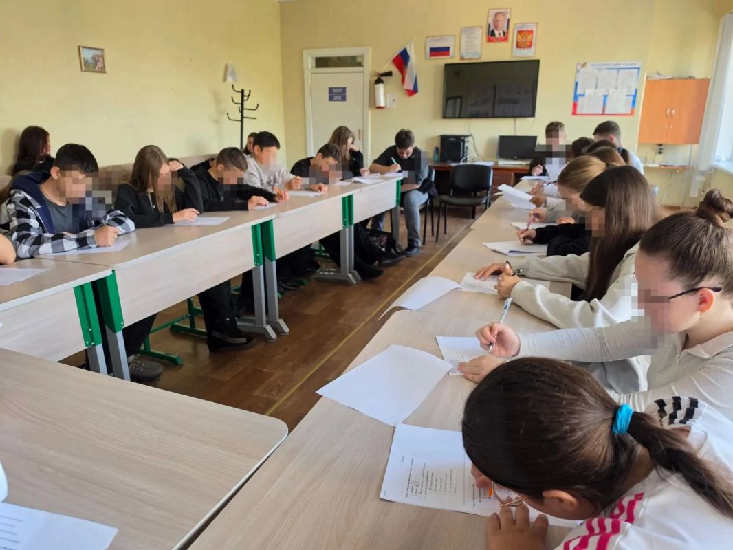 Юлия Сажаева: #Карта_действий. Правовое просвещение подростков в школе № 4 г. Мелитополя Юлия Сажаева: #Карта_действий. Правовое просвещение подростков в школе № 4 г. Мелитополя