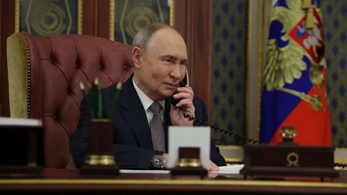 "Никто не хотел класть трубку первым" — Юрий Ушаков о разговоре Путина и Трампа