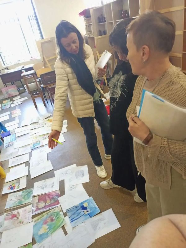 На прошлой неделе на отделении изобразительного искусства Детской школы искусств прошли просмотры домашних летних и пленэрных работ учеников На прошлой неделе на отделении изобразительного искусства Детской школы искусств прошли просмотры домашних летних и пленэрных работ учеников