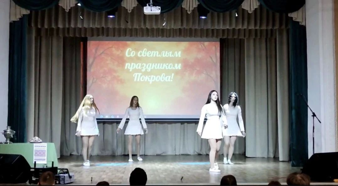 Октябрь – батюшка настал, Покров – праздник заиграл Октябрь – батюшка настал, Покров – праздник заиграл