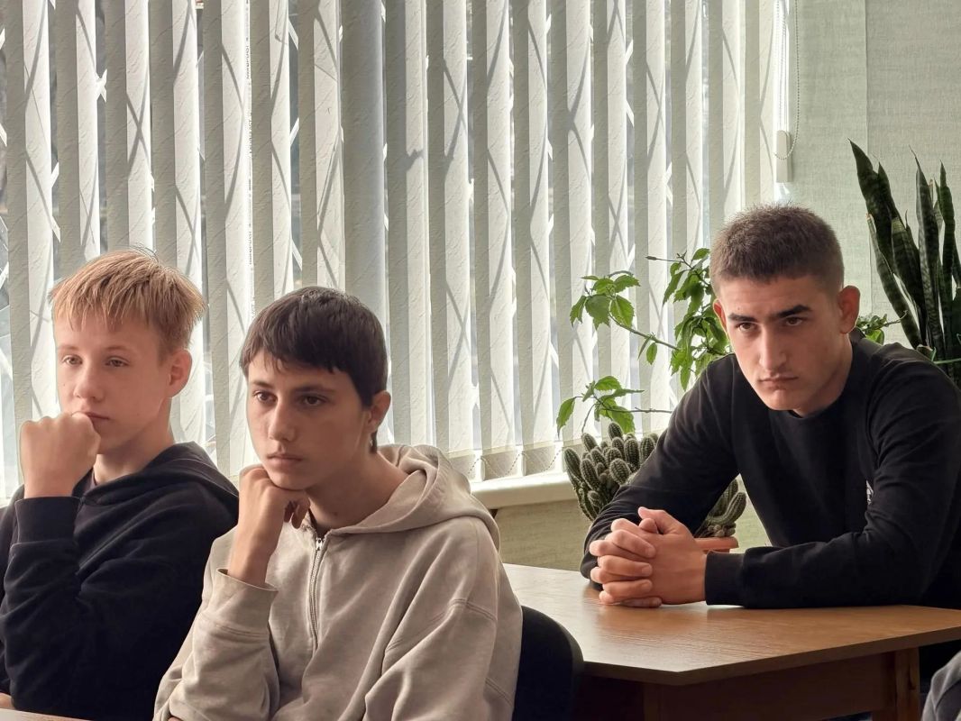 Сотрудники Госавтоинспекции города Мелитополя провели занятия для студентов ГБПОУ «Мелитопольский индустриальный колледж» Сотрудники Госавтоинспекции города Мелитополя провели занятия для студентов ГБПОУ «Мелитопольский индустриальный колледж»