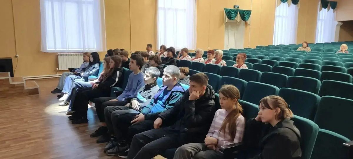 Октябрь – батюшка настал, Покров – праздник заиграл Октябрь – батюшка настал, Покров – праздник заиграл