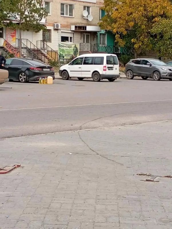 Сотрудниками отдела по вопросам торговли администрации Токмакского муниципального округа еженедельно проводятся рейды по несанкционированной торговле Сотрудниками отдела по вопросам торговли администрации Токмакского муниципального округа еженедельно проводятся рейды по несанкционированной торговле
