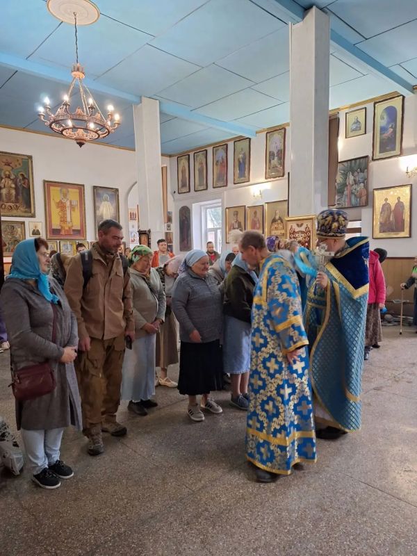 Праздник Покрова – это очень теплый и близкий нам праздник, потому что в нем выражается особая близость к нам Пресвятой Девы Праздник Покрова – это очень теплый и близкий нам праздник, потому что в нем выражается особая близость к нам Пресвятой Девы