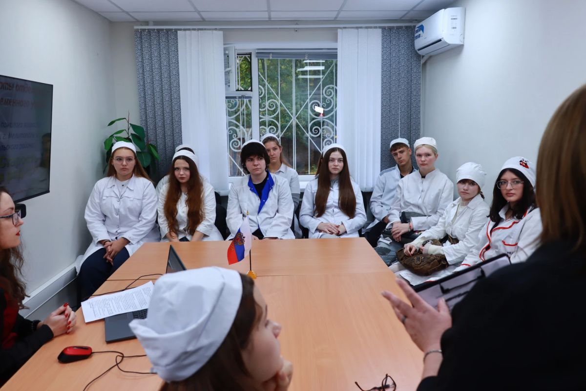 Кадровый центр по Мелитополю и Мелитопольскому району провёл профтур для будущих медиков Кадровый центр по Мелитополю и Мелитопольскому району провёл профтур для будущих медиков