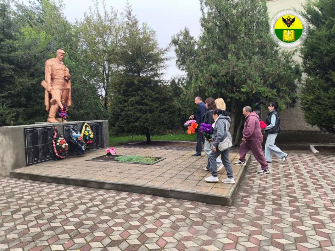 В Сосновке и Новофилипповке почтили память героев-освободителей В Сосновке и Новофилипповке почтили память героев-освободителей