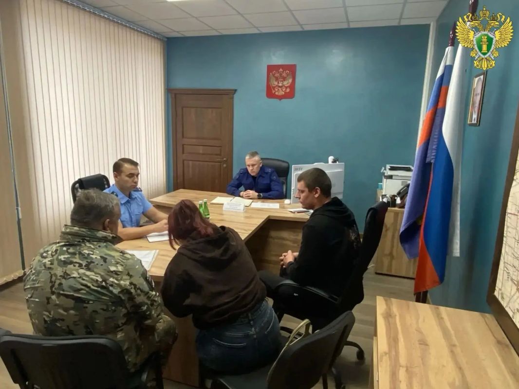 В рамках работы «мобильной приемной» заместитель прокурора Запорожской области Александр Воропаев провел личный выездной прием граждан, в том числе членов семей участников специальной военной операции, проживающих на... В рамках работы «мобильной приемной» заместитель прокурора Запорожской области Александр Воропаев провел личный выездной прием граждан, в том числе членов семей участников специальной военной операции, проживающих на...