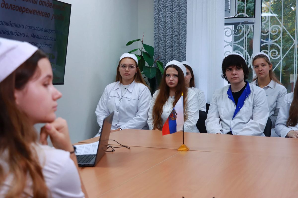 Кадровый центр по Мелитополю и Мелитопольскому району провёл профтур для будущих медиков Кадровый центр по Мелитополю и Мелитопольскому району провёл профтур для будущих медиков