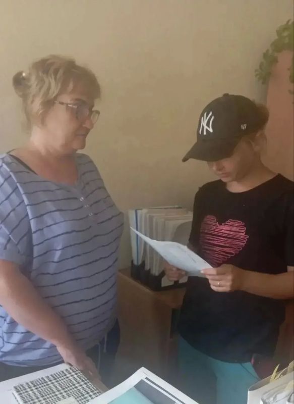 Социальные работники отделения социальной помощи семьям с детьми пгт