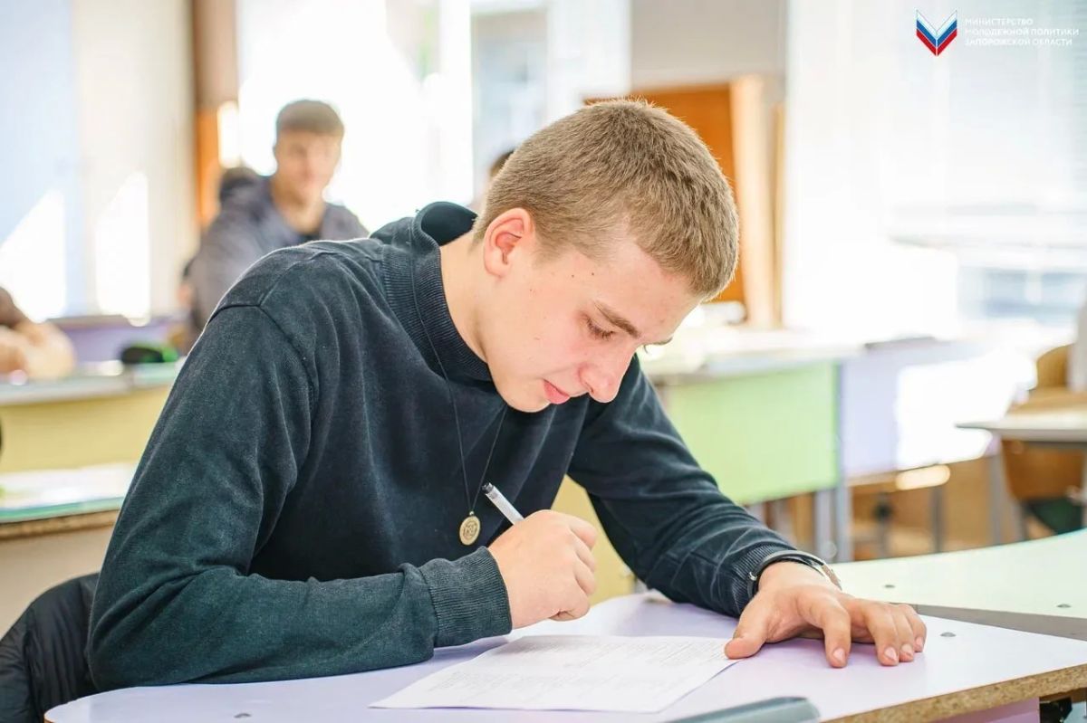 В школах Запорожской области прошло исследование «Социальное самочувствие молодёжи как индикатор общественной безопасности» В школах Запорожской области прошло исследование «Социальное самочувствие молодёжи как индикатор общественной безопасности»