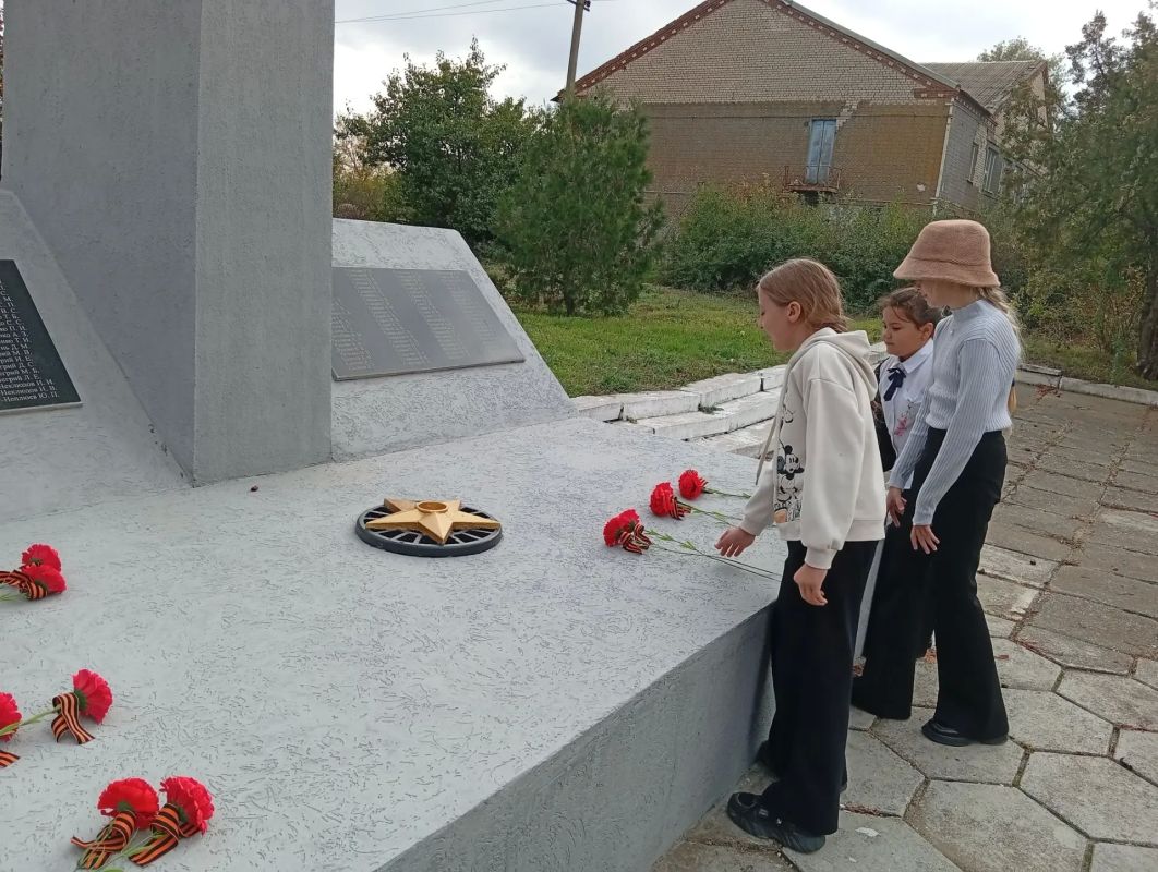 «Хранят страницы горький след войны»: в Доме культуры села Новотроицкое прошёл трогательный урок памяти «Хранят страницы горький след войны»: в Доме культуры села Новотроицкое прошёл трогательный урок памяти