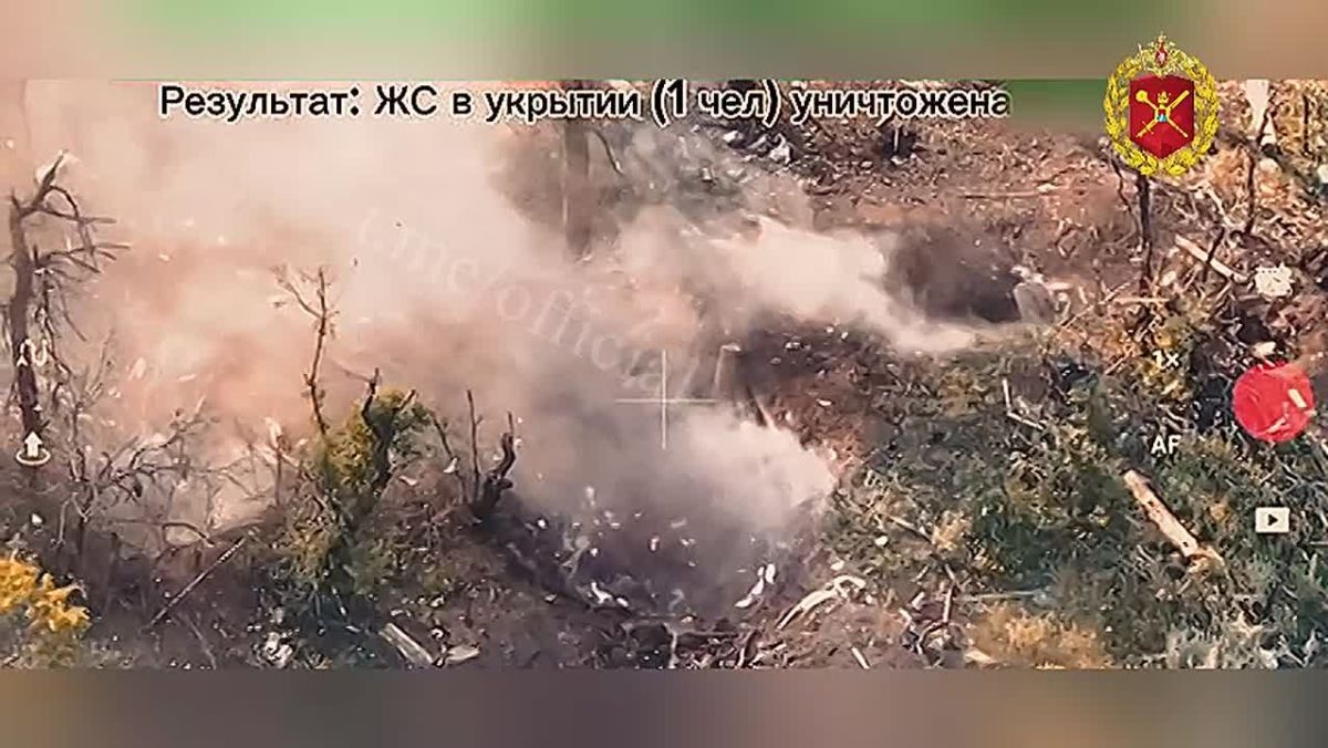 Кадры объективного контроля уничтожения живой силы ВСУ в укрытии при помощи артиллерии