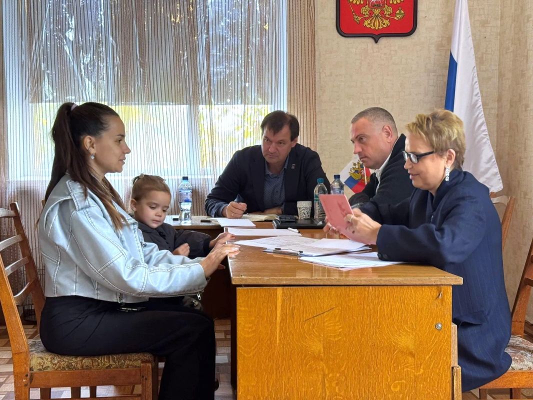 Приазовском районе прошёл личный приём граждан
