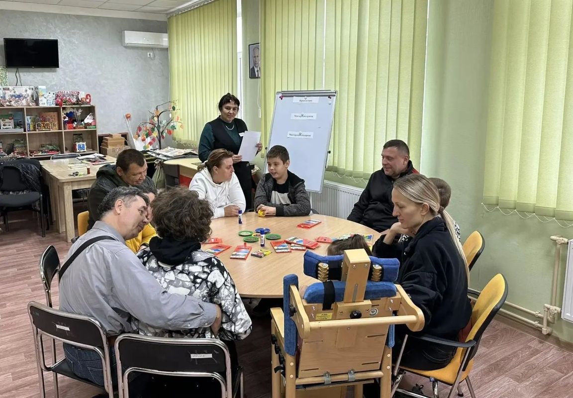 В отделении комплексной реабилитации детей-инвалидов г. Мелитополь ГБУ «Комплексный центр социального обслуживания населения» Министерства труда и социальной политики Запорожской области состоялся мастер-класс для родителей...