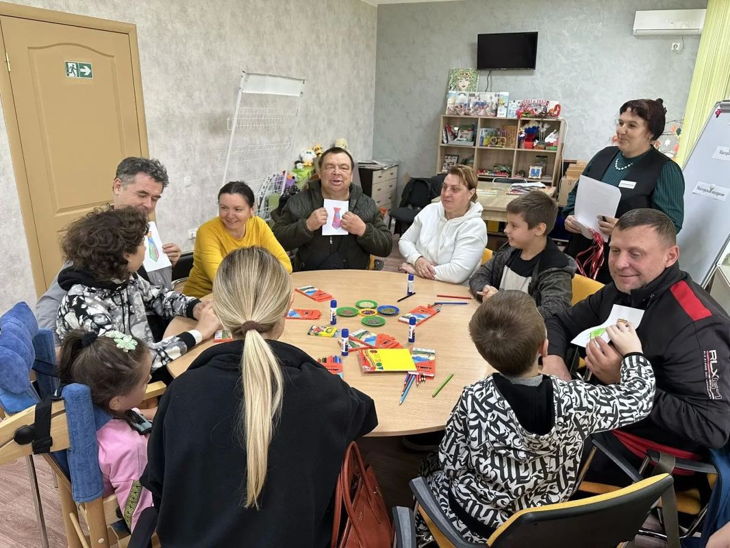 В отделении комплексной реабилитации детей-инвалидов г. Мелитополь ГБУ «Комплексный центр социального обслуживания населения» Министерства труда и социальной политики Запорожской области состоялся мастер-класс для родителей... В отделении комплексной реабилитации детей-инвалидов г. Мелитополь ГБУ «Комплексный центр социального обслуживания населения» Министерства труда и социальной политики Запорожской области состоялся мастер-класс для родителей...