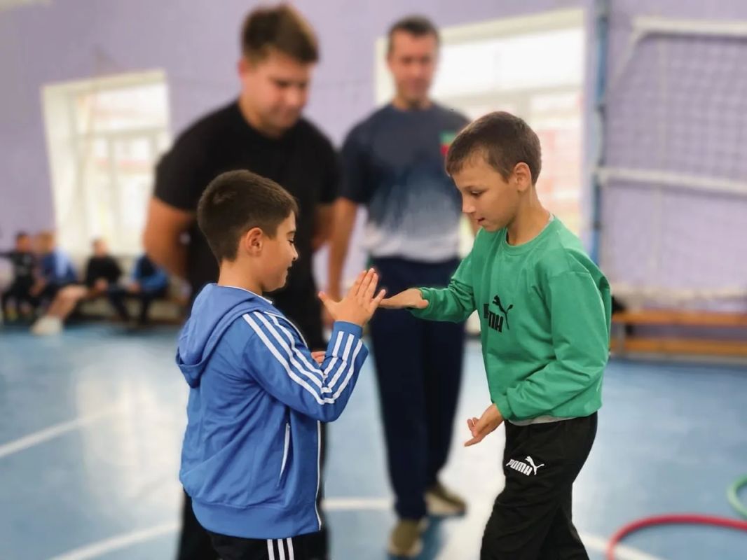 В Новобогдановской школе № 49 состоялись муниципальные соревнования «Весёлые старты!» В Новобогдановской школе № 49 состоялись муниципальные соревнования «Весёлые старты!»