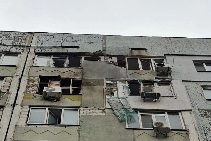 Украинский беспилотник влетел в квартиру жилой многоэтажки в Энергодаре