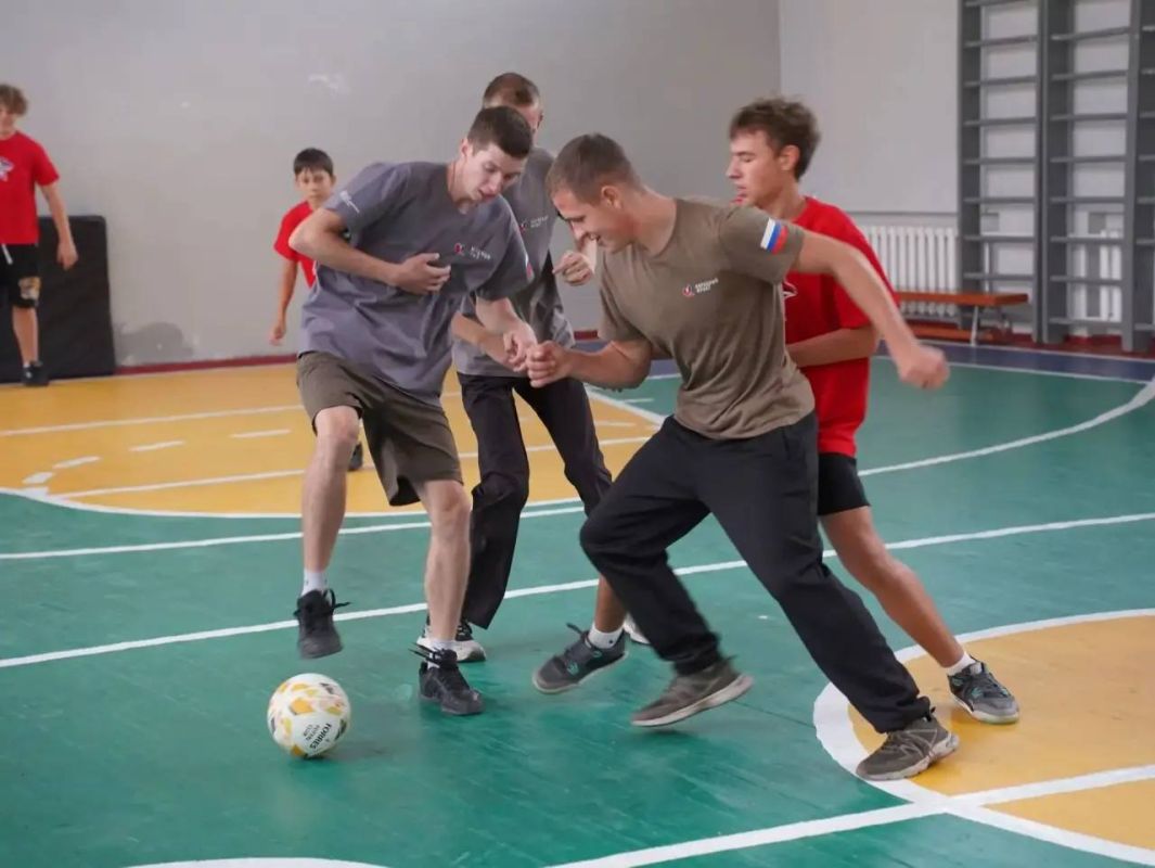 Дружеский футбольный матч прошел в школе N 2 Дружеский футбольный матч прошел в школе N 2