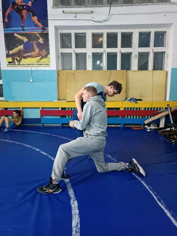 С Днём отца!. Министерство физической культуры и спорта Запорожской области поздравляет всех пап с праздником! Быть отцом — значит поддерживать, вдохновлять и помогать своим детям идти к цели