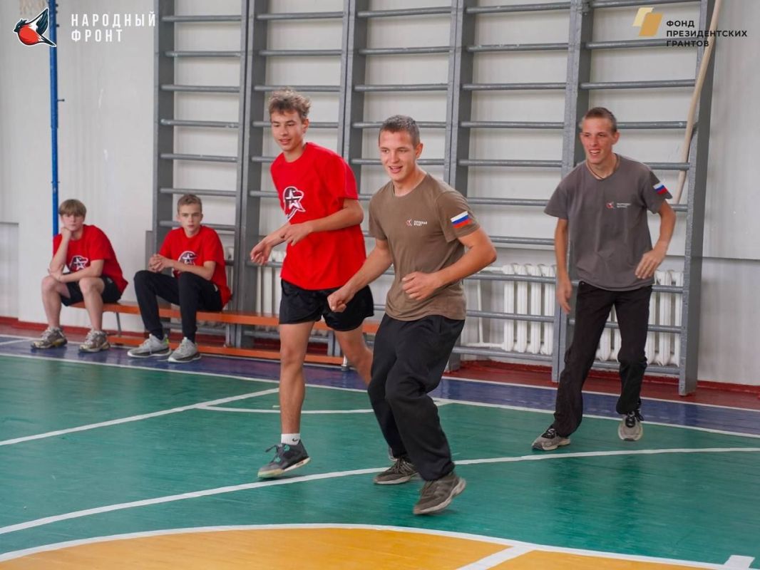 В Бердянске ко Дню казачьей славы России сыграли в футбол — и не ради кубка, а ради духа товарищества! В Бердянске ко Дню казачьей славы России сыграли в футбол — и не ради кубка, а ради духа товарищества!