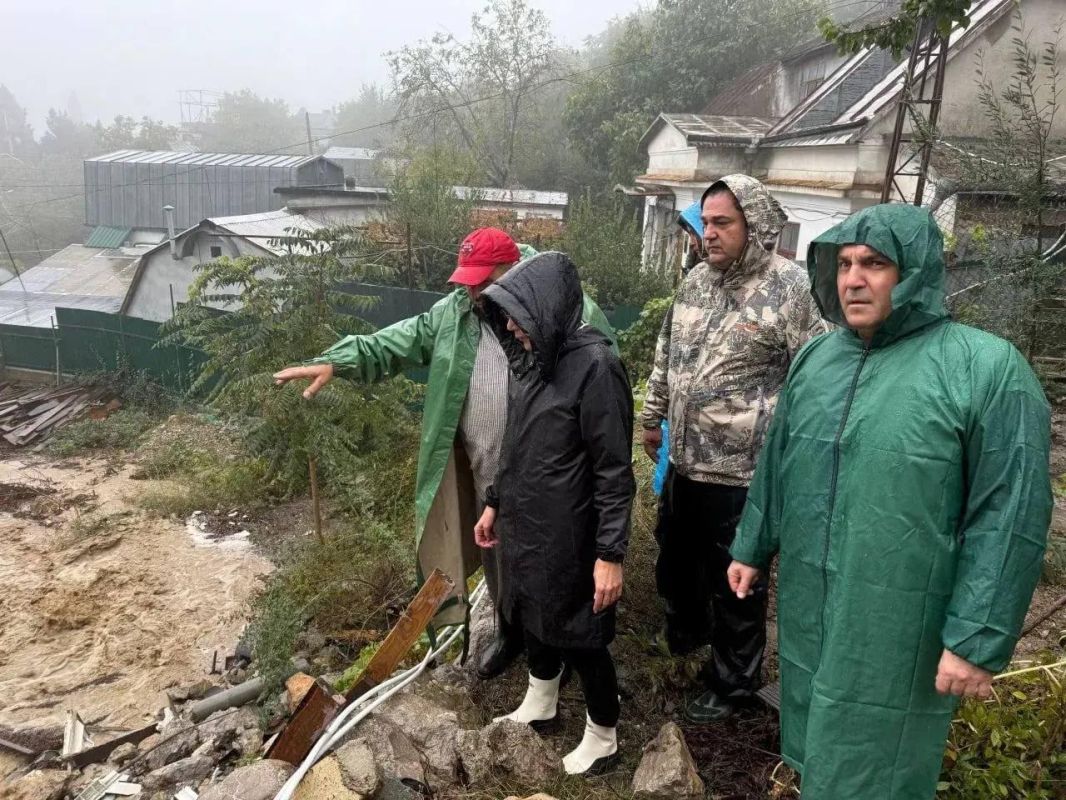 Две семьи эвакуировали в Кореизе из-за разлива реки Узень-Чешме Две семьи эвакуировали в Кореизе из-за разлива реки Узень-Чешме