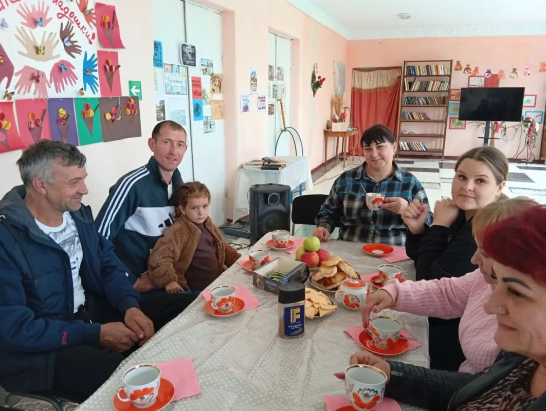 «Праздник отцовского тепла»: в селе Андровка прошло чаепитие ко Дню отца «Праздник отцовского тепла»: в селе Андровка прошло чаепитие ко Дню отца