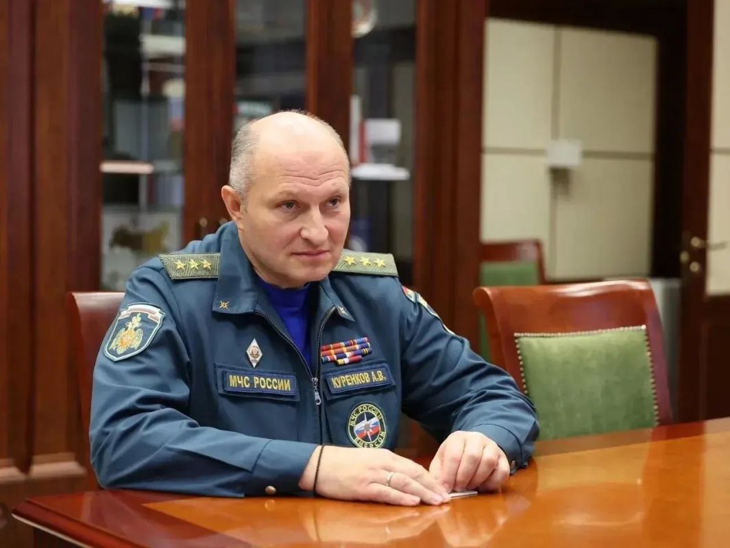 Глава МЧС России и полномочный представитель Президента России в Сибирском федеральном округе обсудили вопросы безопасности Глава МЧС России и полномочный представитель Президента России в Сибирском федеральном округе обсудили вопросы безопасности