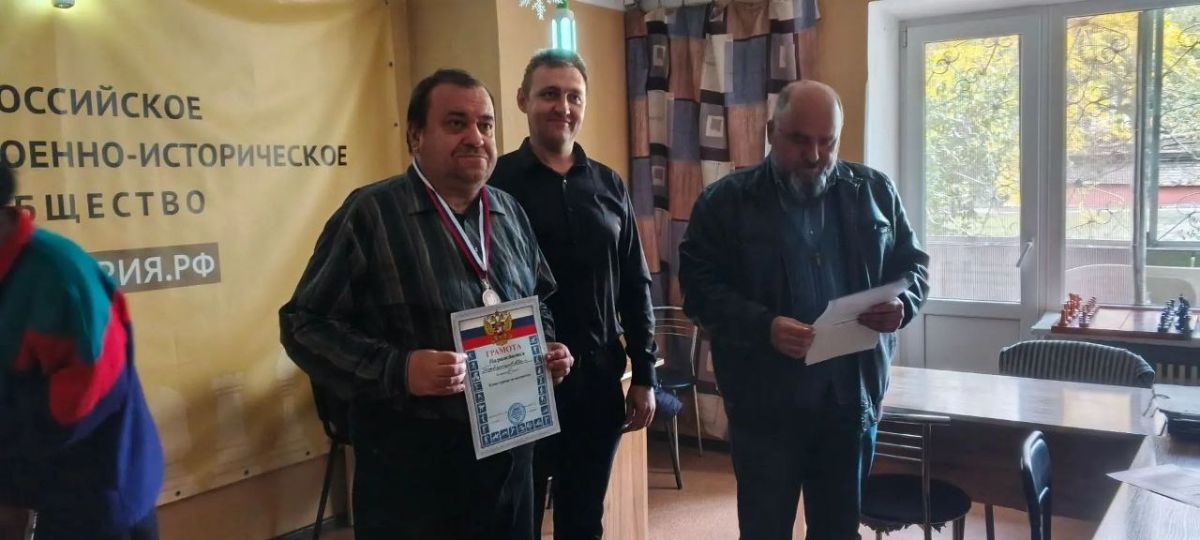 В Бердянске ко Дню отца разыграли шахматные партии — и это была не просто игра, а настоящий урок характера! В Бердянске ко Дню отца разыграли шахматные партии — и это была не просто игра, а настоящий урок характера!