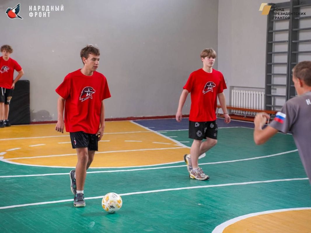 В Бердянске ко Дню казачьей славы России сыграли в футбол — и не ради кубка, а ради духа товарищества! В Бердянске ко Дню казачьей славы России сыграли в футбол — и не ради кубка, а ради духа товарищества!
