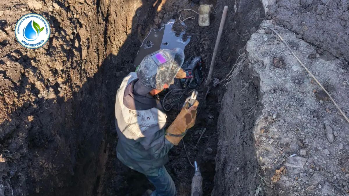 Специалисты филиала «Куйбышевское ПУВКХ» ГУП ЗО «Вода Запорожья» устранили порыв на водопроводной сети Специалисты филиала «Куйбышевское ПУВКХ» ГУП ЗО «Вода Запорожья» устранили порыв на водопроводной сети