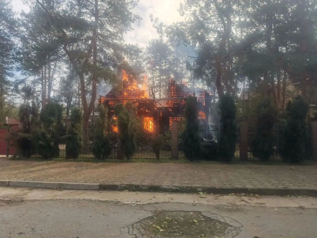 Дроны ВСУ сегодня снова ударили по домам в Энергодаре