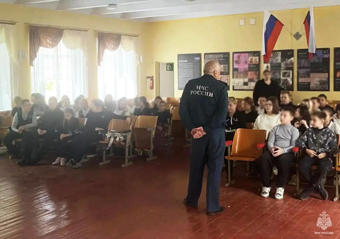 Инспекторы ГИМС МЧС России по Запорожской области обучают подрастающее поколение правилам безопасности на воде Инспекторы ГИМС МЧС России по Запорожской области обучают подрастающее поколение правилам безопасности на воде