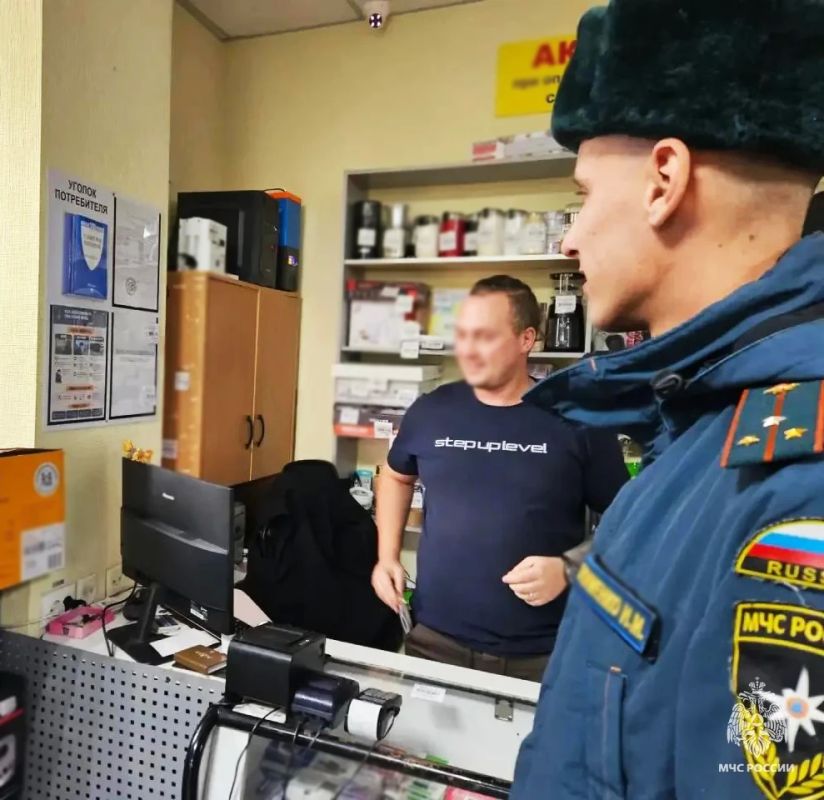 Инспекторы МЧС России проводят разъяснительную работу среди населения Запорожской области Инспекторы МЧС России проводят разъяснительную работу среди населения Запорожской области