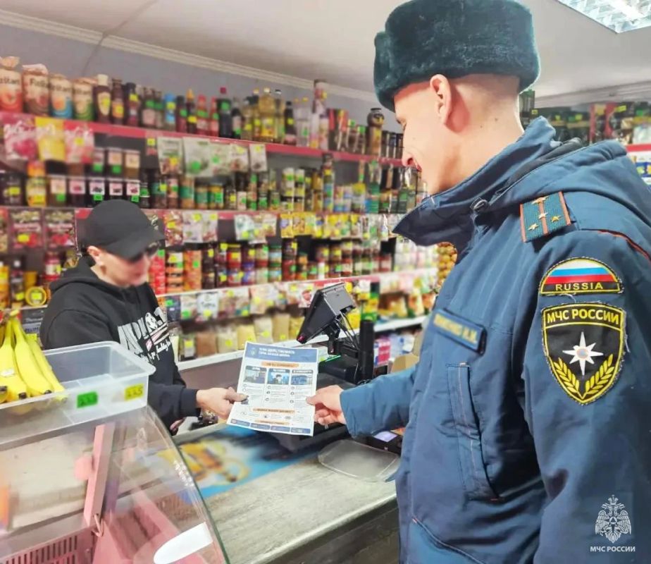 Инспекторы МЧС России проводят разъяснительную работу среди населения Запорожской области Инспекторы МЧС России проводят разъяснительную работу среди населения Запорожской области